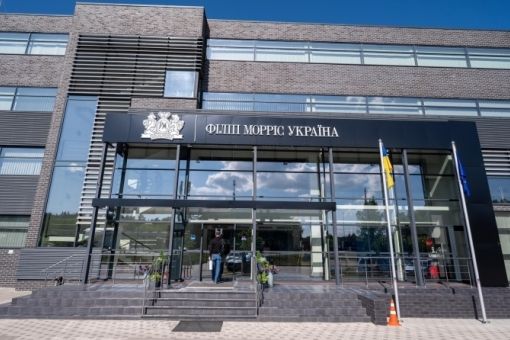 На два фронти: як найбільший міжнародний платник податків в Росії процвітає в Україні